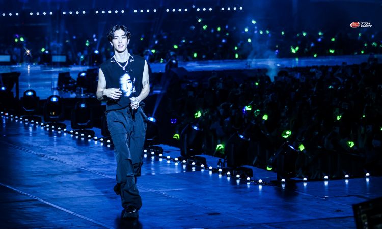 “มาร์คเหมือนดวงดาวที่หันมาเมื่อไหร่ก็เจอ” เก็บตกภาพคอนเสิร์ต “Mark Tuan” โปรดักชั่นสวย โชว์จัดเต็ม ทำอากาเซ่ใจฟู